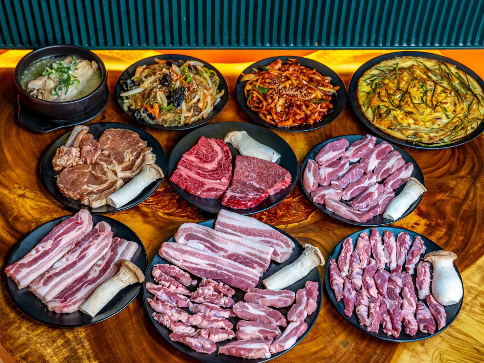 고시레 명동본점 37가지, 한 상 가득. — Gosire Myeongdong Korean BBQ story chapter 02 (Myeongdong restaurants · charcoal brazier · 焼肉 · 烤肉)