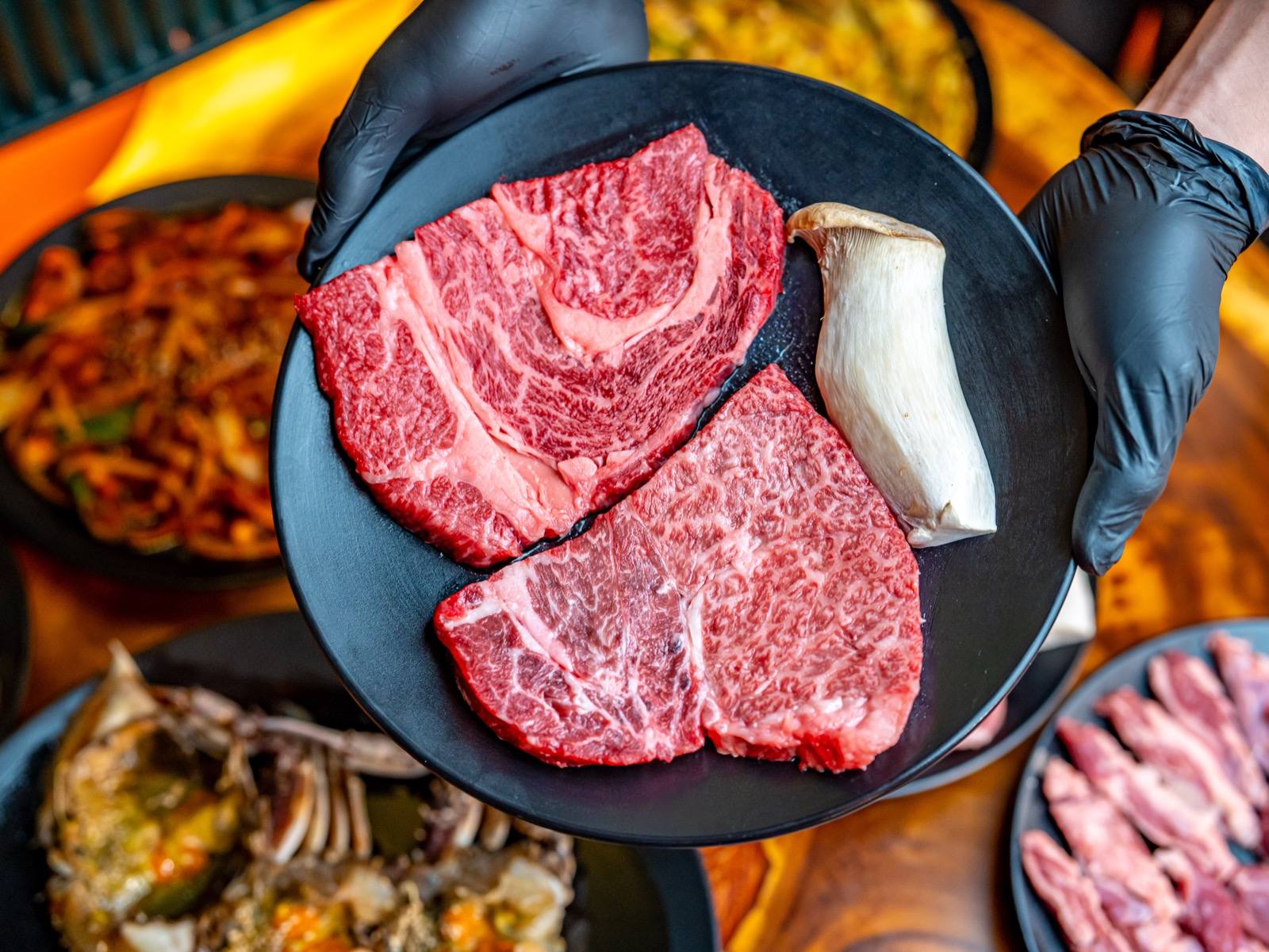 고시레 명동본점 참숯 화로 구이 — charcoal-grilled Korean BBQ (焼肉 · 烤肉) at Gosire, a Myeongdong restaurant in Seoul · 6