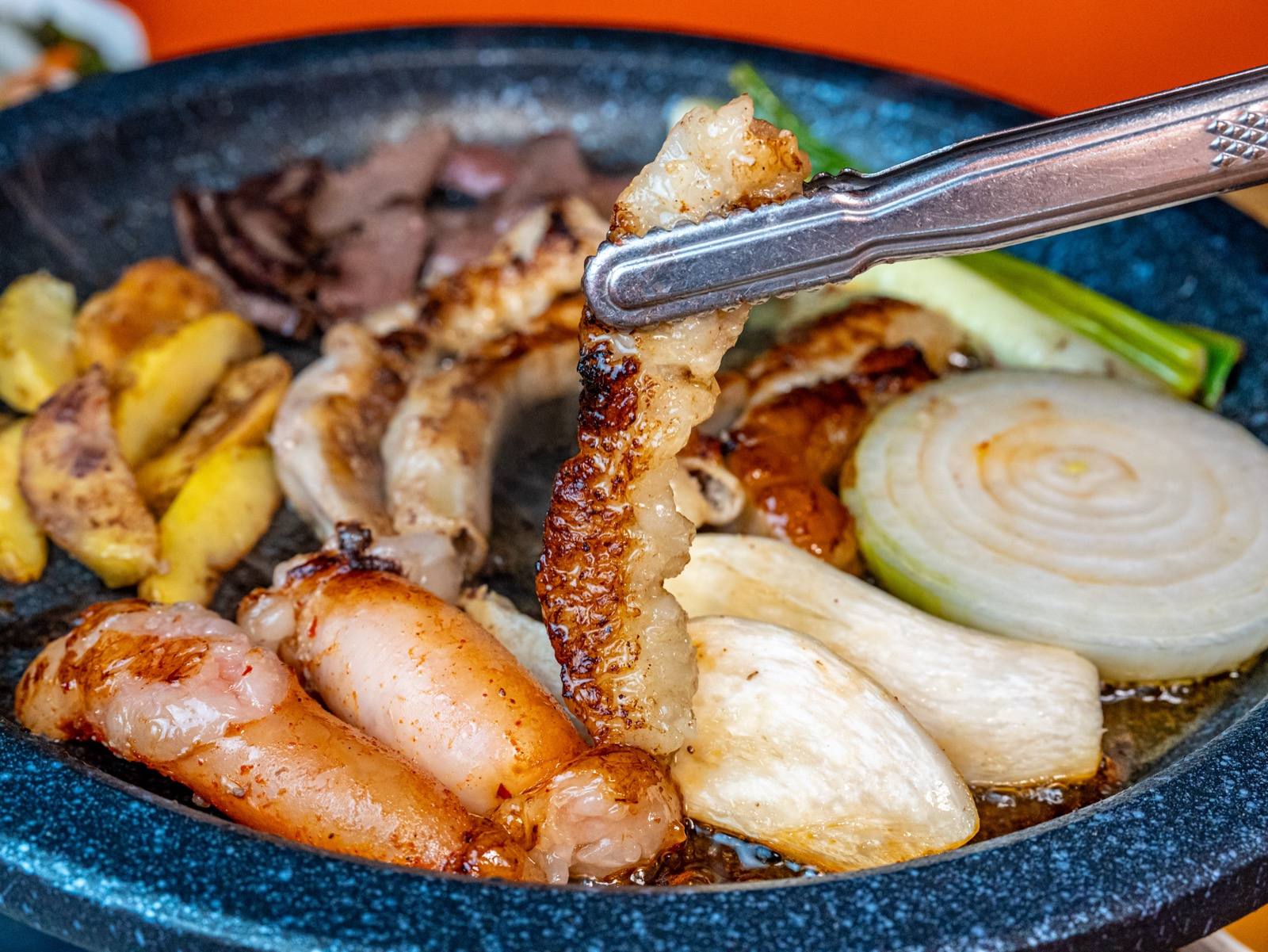 고시레 명동본점 참숯 화로 구이 — charcoal-grilled Korean BBQ (焼肉 · 烤肉) at Gosire, a Myeongdong restaurant in Seoul · 8