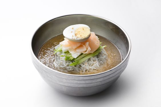 물냉면 Cold Noodles in Broth (Mul Naengmyeon) — Gosire Myeongdong Korean BBQ (焼肉 · 烤肉) menu · 고시레 명동본점 식사 · 탕